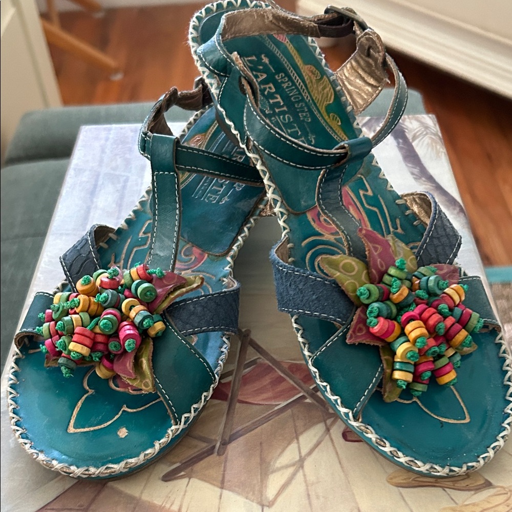 Beautiful all leather artistic sandls
